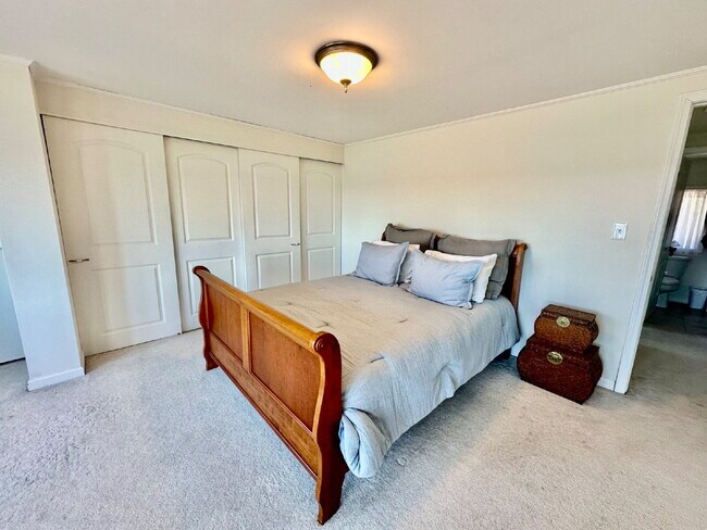 Building Photo - Four Bedroom Waterfront Home on the May River!