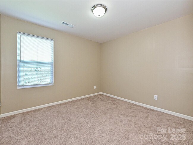 Building Photo - 104 Mulligan Dr