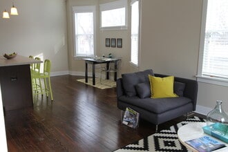 Building Photo - Large 3 bedroom 2.5 bath remodeled home! L...