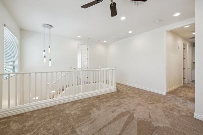 Building Photo - Modern 4-bedroom, 3.5-bathroom single-family home in the heart of North Tempe