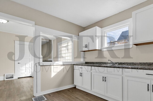 Building Photo - 3592 E 143rd St