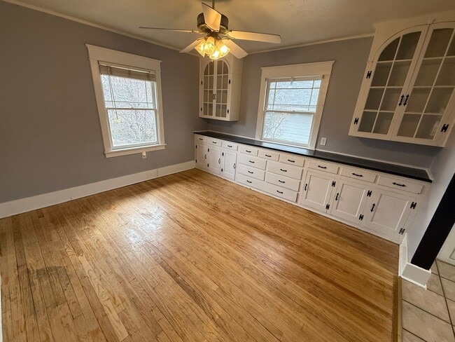 Building Photo - 3 bed/1 bath house