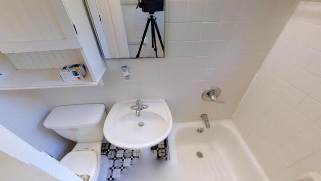 Building Photo - 910 Sylvan Ave