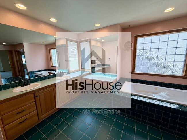 Building Photo - 2318 45th Ave