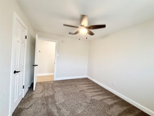 Building Photo - 1429 Northview Dr