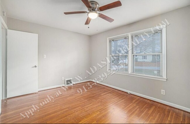 Building Photo - Cute 3 Bed 1 Bath Ranch Home in Raytown - ...