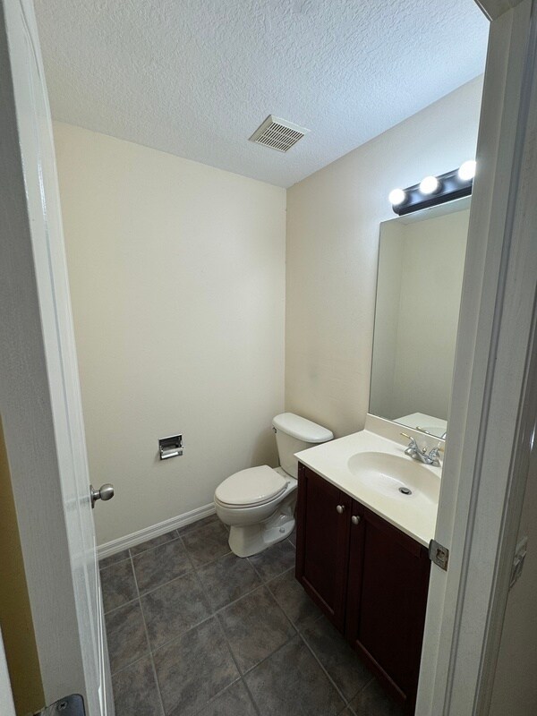 Building Photo - 10084 Cherry Hills Ave Cir