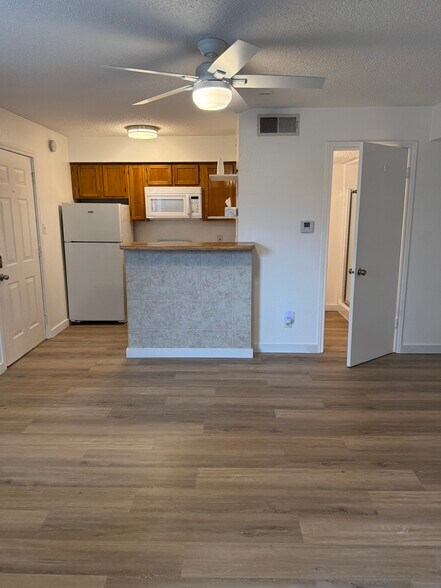 Building Photo - 2301 Basil Dr