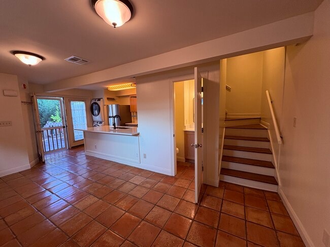 Building Photo - 1717 Upperline St