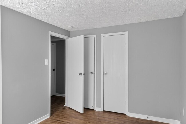 Building Photo - Available Now!  3 Bedroom Townhouse King George
