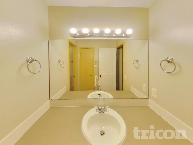 Building Photo - 20309 85th Ave Ct E