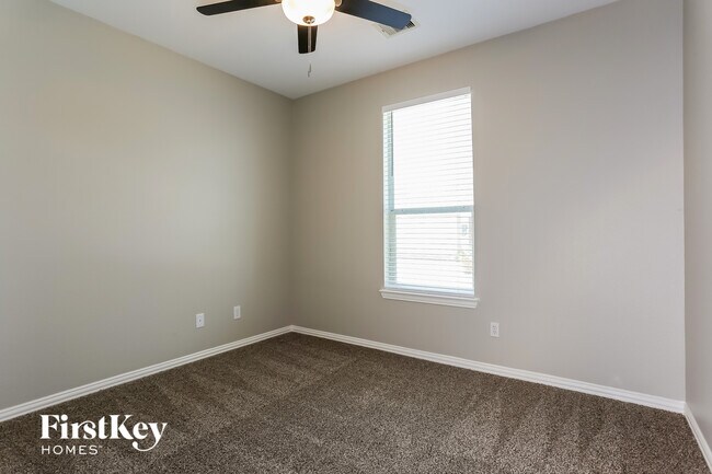 Building Photo - 18414 Bluffview Drive