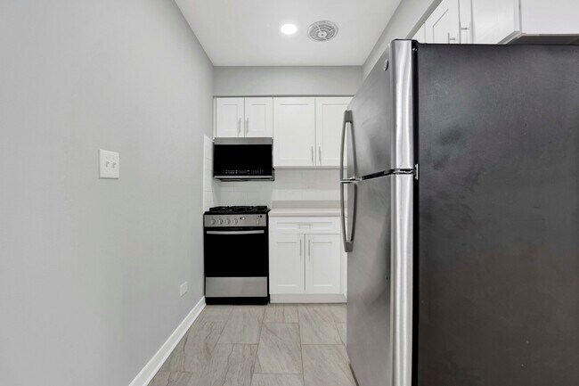 Building Photo - 3161 N Cambridge Ave