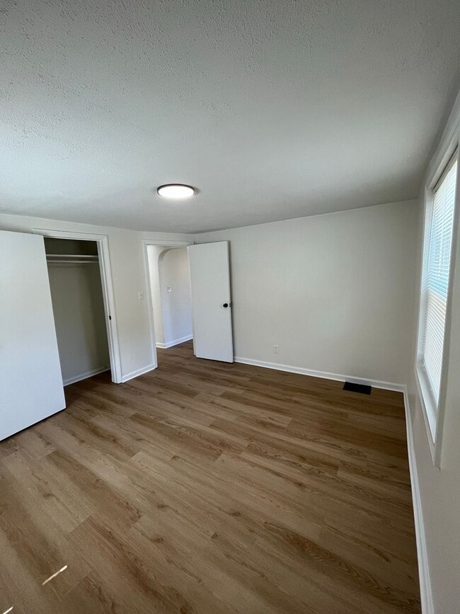 Building Photo - Newly Renovated 3 Bedroom, 2 Bathroom Home