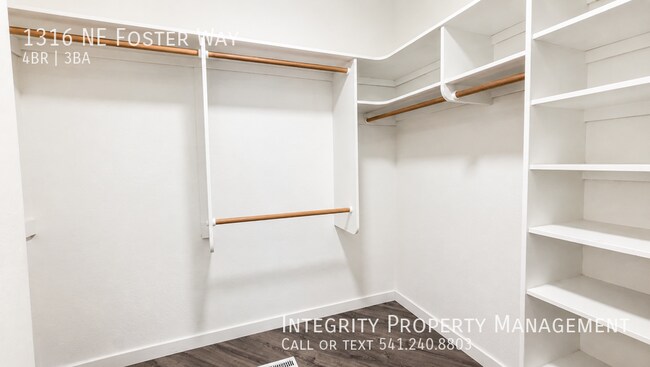 Building Photo - 1316 NE Foster Way