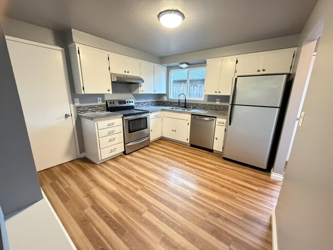 Building Photo - 1615 63rd St SE