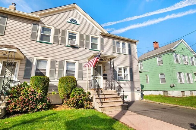 Building Photo - 248 Spruce St