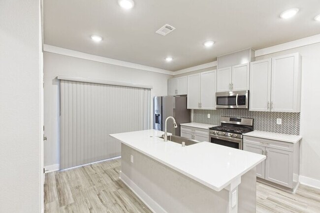 Building Photo - 3313 Wynwood Dr