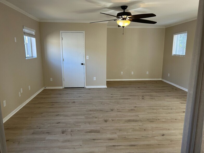 Building Photo - 2933 W Muriel Dr