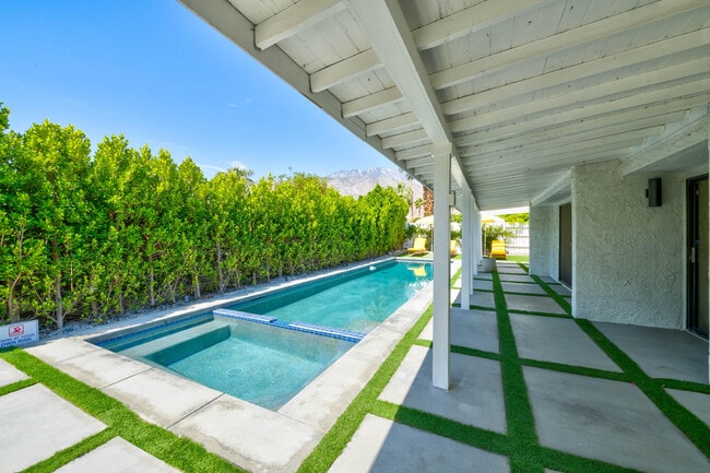 Building Photo - 1433 E Caleta Way