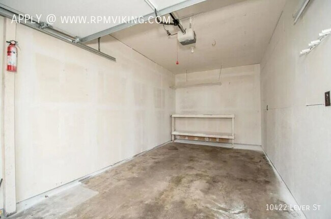Building Photo - 3br 2ba 1cg ~ Security Deposit Free Altern...