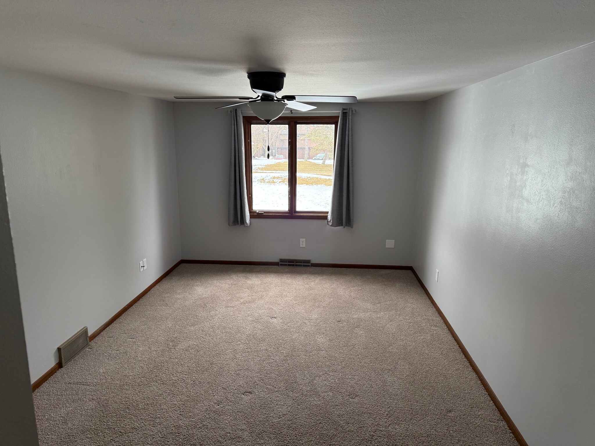 Master Bed - 1170 Bernath Pky