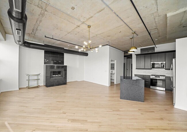 Building Photo - 6 S Laflin St