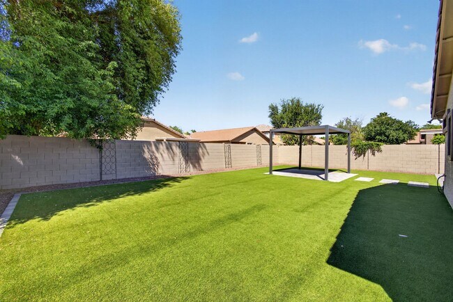 Building Photo - Updated House in Chandler Community