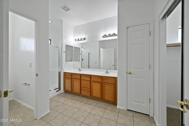Building Photo - 605 W Latona Rd
