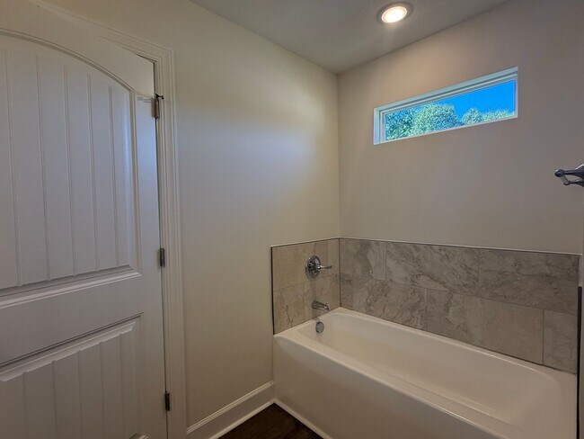 Building Photo - Like New Norfolk Single Family Home