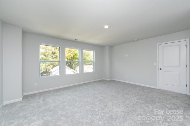 Building Photo - 2550 Lydia Ave