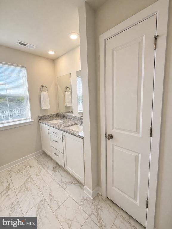 Building Photo - 4913 Brookside Ct
