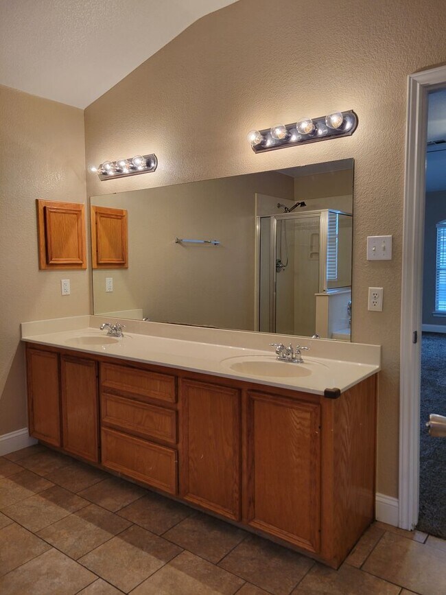 Building Photo - HUGE 4-5 BEDROOM IN HARKER HEIGHTS - OVER 2700 SQ FT