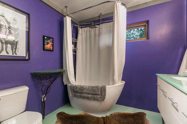 Building Photo - 402 Trujillo Ln