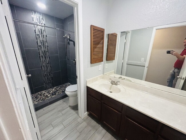 Building Photo - 8726 Kentsdale
