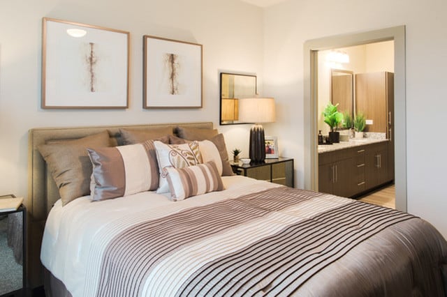 Building Photo - 700 E Algonquin Rd