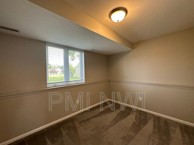Building Photo - 219 Sandalwood Dr