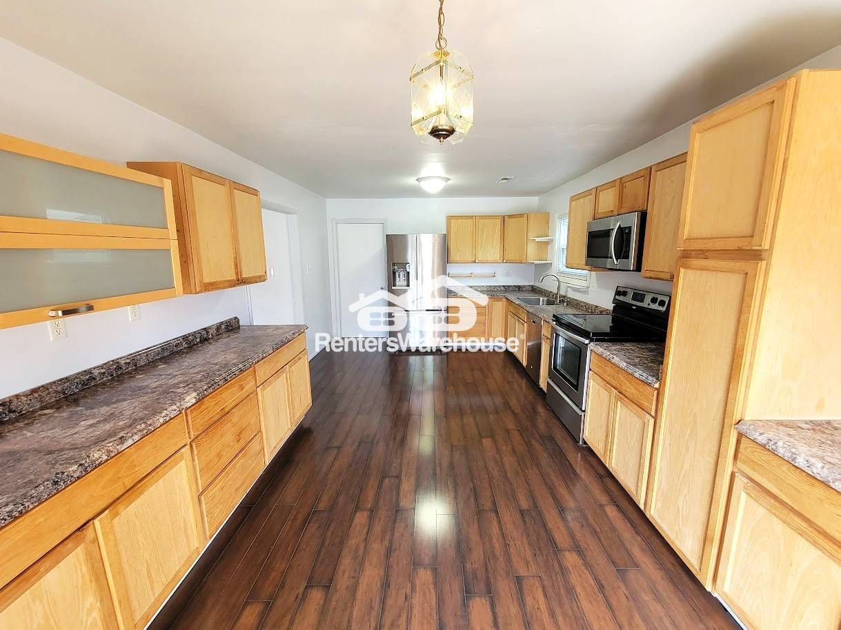 Building Photo - 1412 Bayberry Ct S