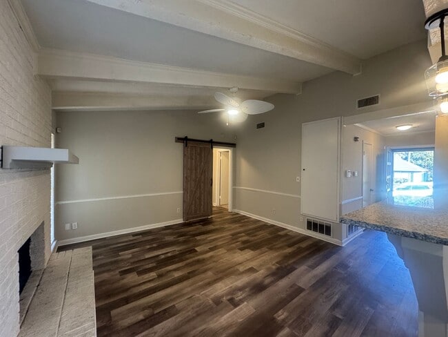 Building Photo - Perfection!!