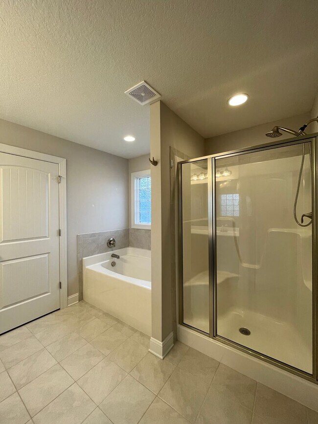 Building Photo - Welcome to Stateside!