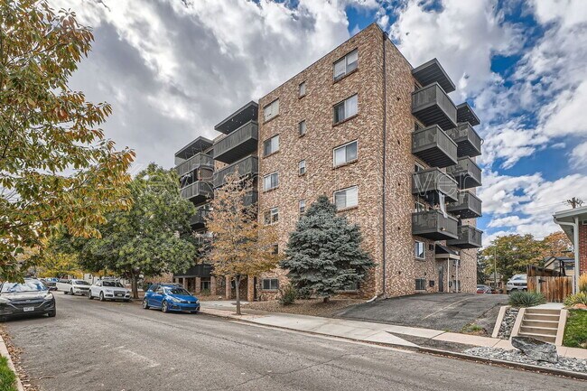 Building Photo - 65 N Clarkson St