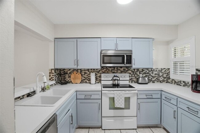 Building Photo - 5557 Sea Forest Dr