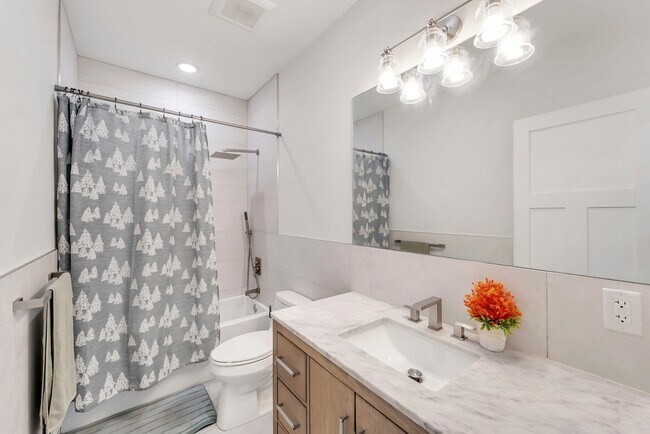 Building Photo - 285 JULIANNE Ter