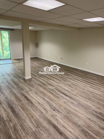 Building Photo - 455 Broadwater Rd