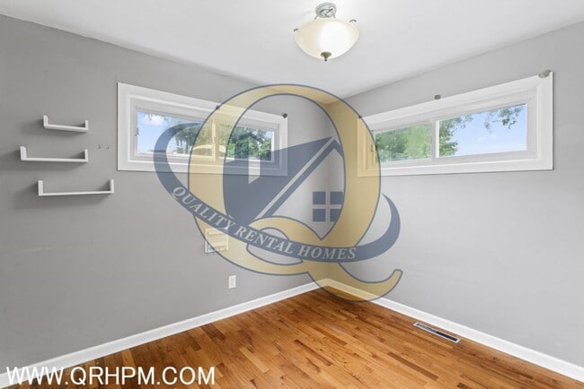 Building Photo - Available Now in Fenton!!!
