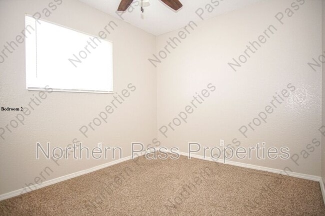 Building Photo - 1025 E Eighth