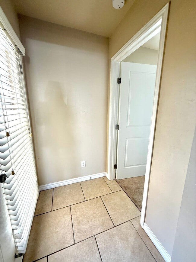 Building Photo - 402 Boggy Creek Dr
