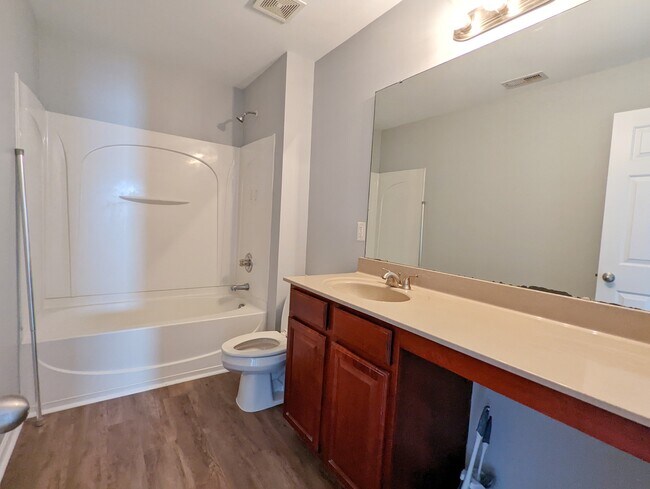 Building Photo - 343 Edgecroft Way