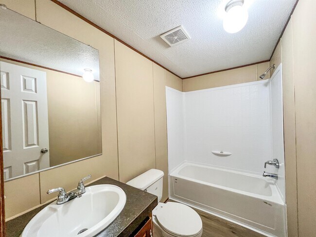 Building Photo - 1166 Ramble Hills