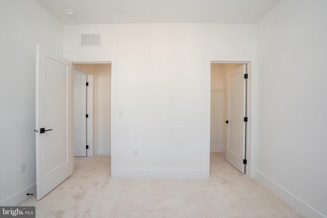 Building Photo - 8104 Donatello Dr